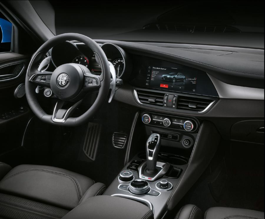 Торпедо Alfa Romeo Giulia Ti (952) 2019 года  (фото 22 из 32)